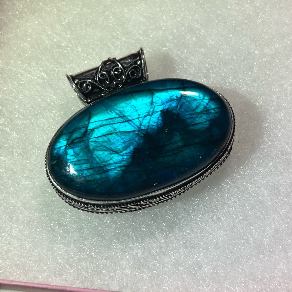 Stunning Sterling Silver Labradorite Pendant.